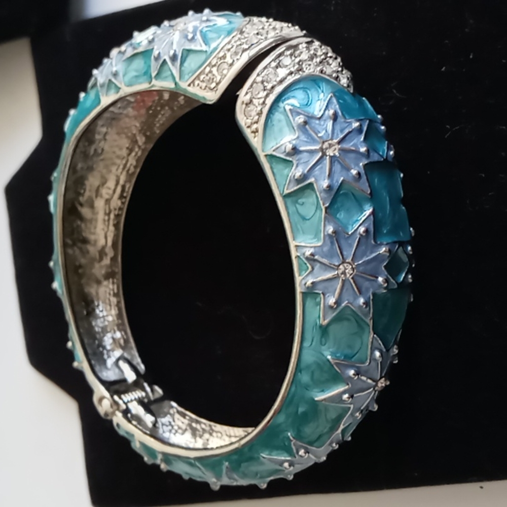 Small women's bracelet